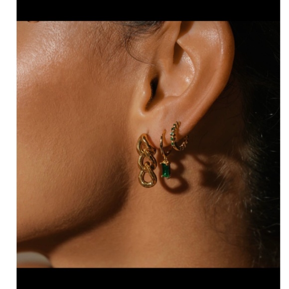 The Perfect Hoop - The Figaro Drop Hoop - 18K triple-layered gold over brass - Picture 4 of 12